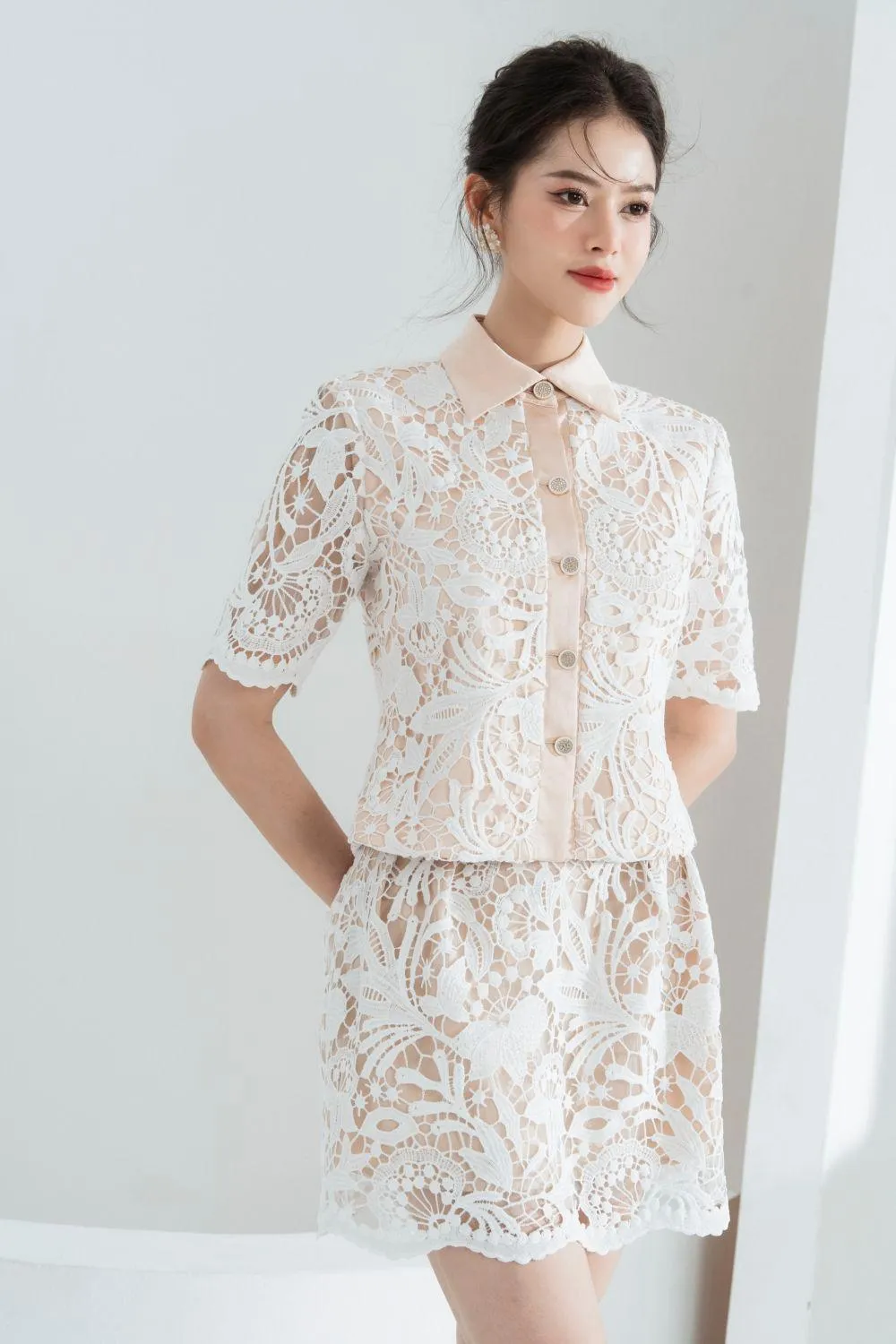 Wendy Straight Pointed Flat Collar Lace Shirt